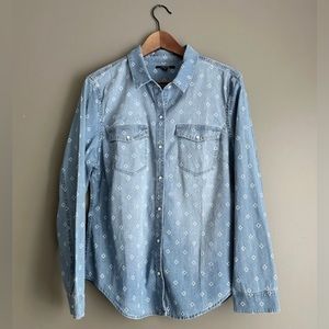 Tahari | Women's Denim Shirt | Light Wash